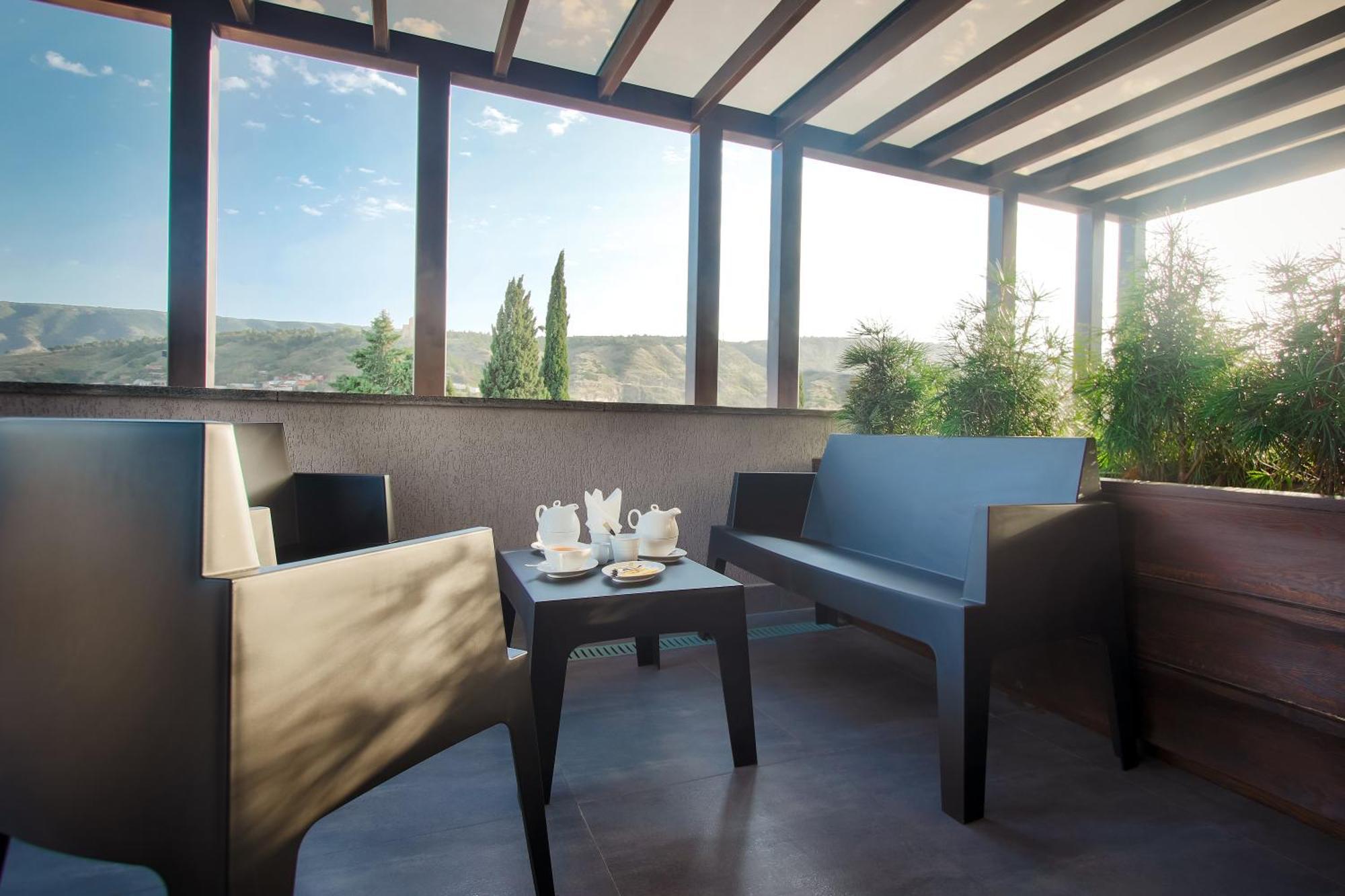 Hotel Tuta Тбилиси Екстериор снимка