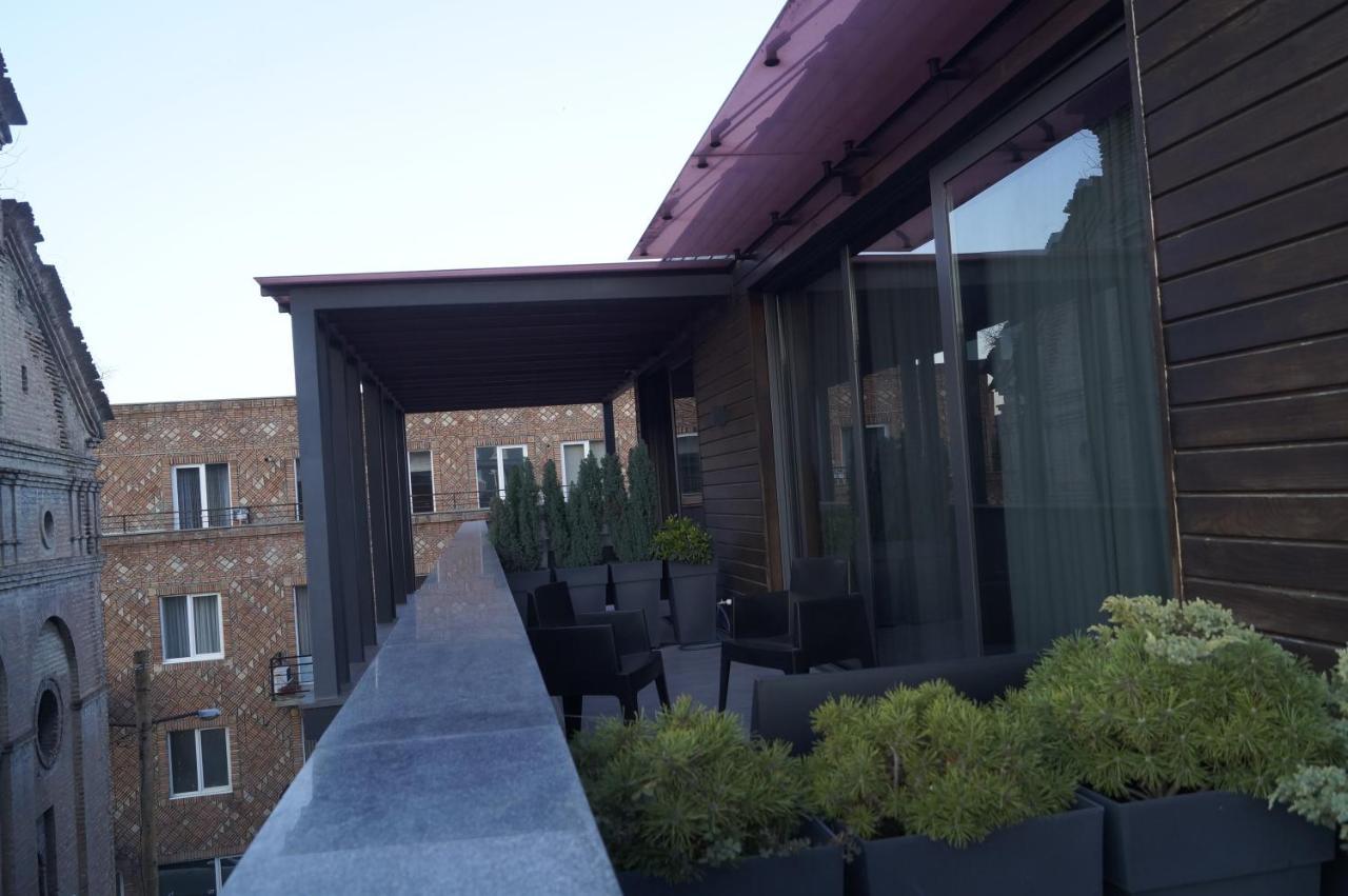 Hotel Tuta Тбилиси Екстериор снимка