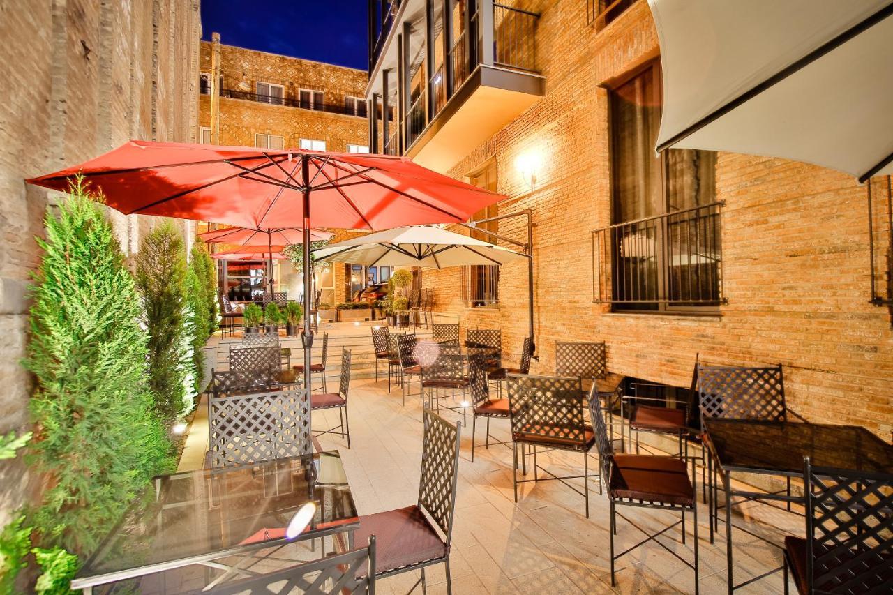 Hotel Tuta Тбилиси Екстериор снимка