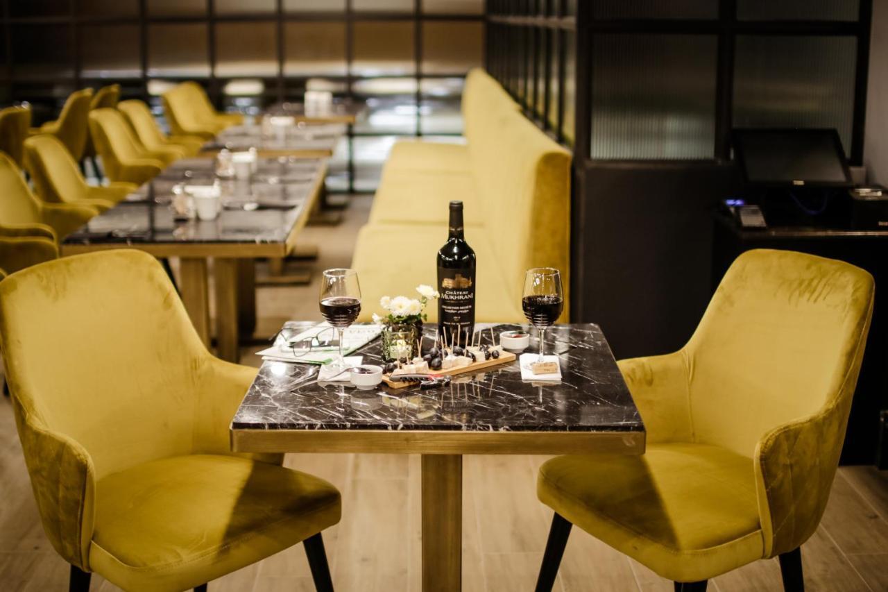 Hotel Tuta Тбилиси Екстериор снимка