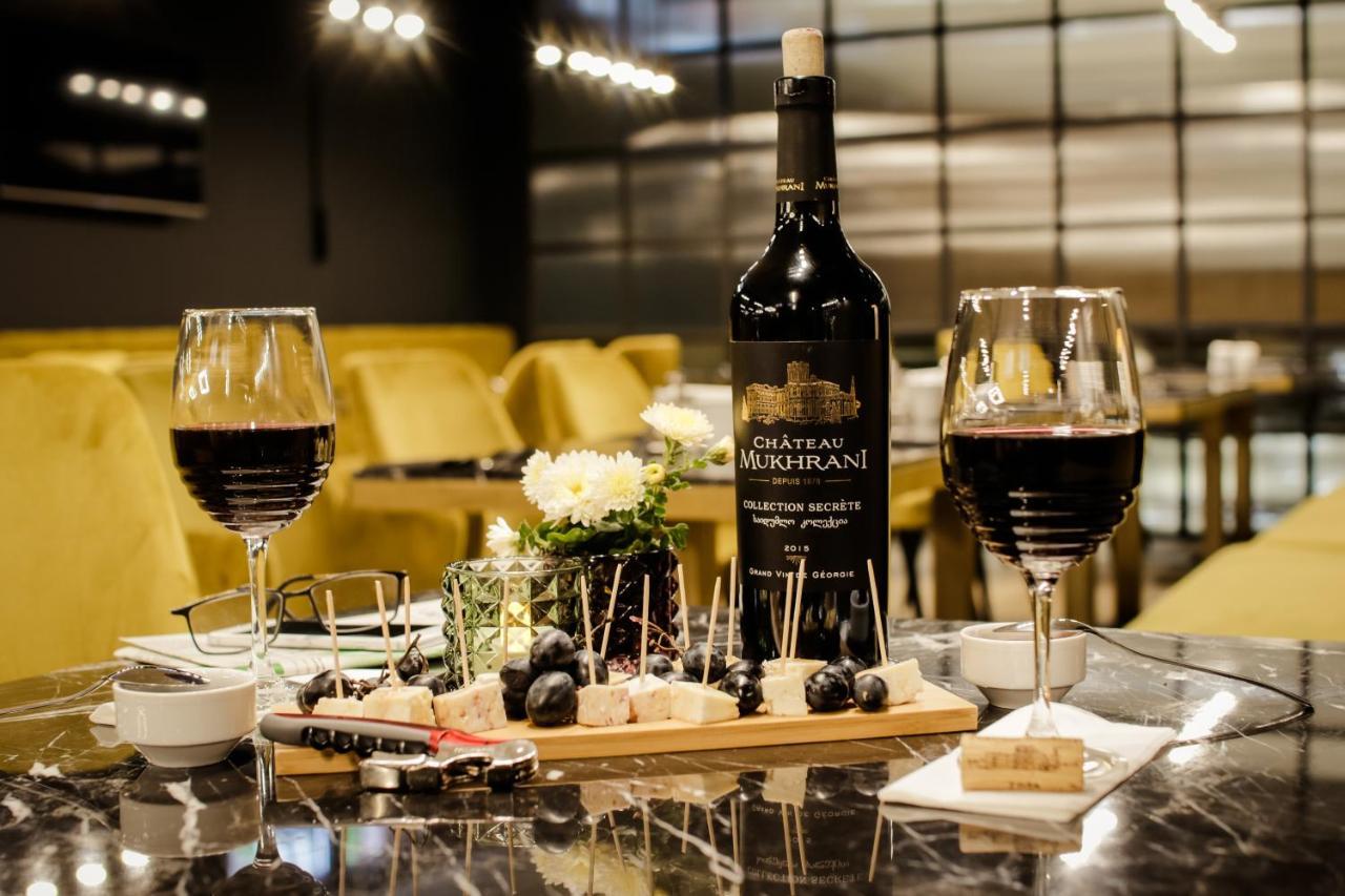 Hotel Tuta Тбилиси Екстериор снимка